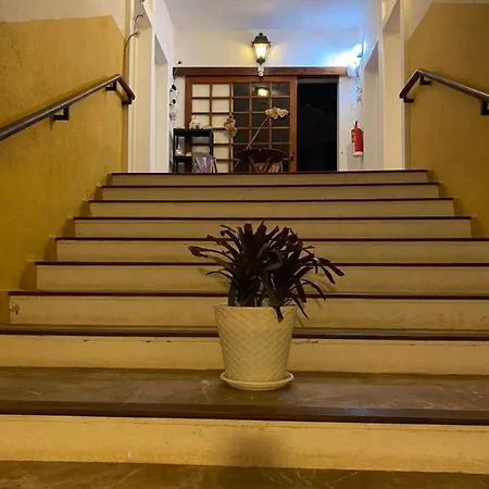 Flores 5 * Πλάγια ντε λας Αμέρικας